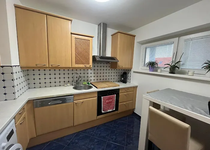Wonderful Maisonette In With Parking Daire