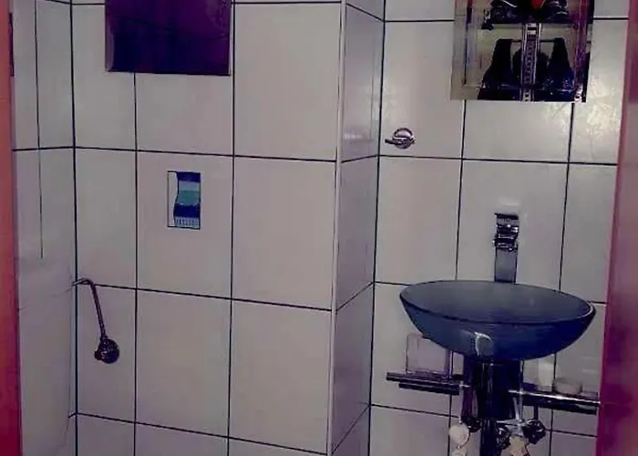 Wonderful Maisonette In With Parking *